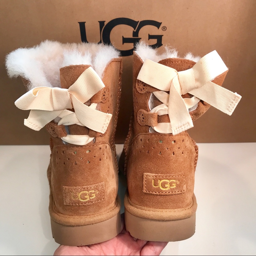 NEW UGG Mini DAE Sunshine Perf Drizzle Bow Sz 9
